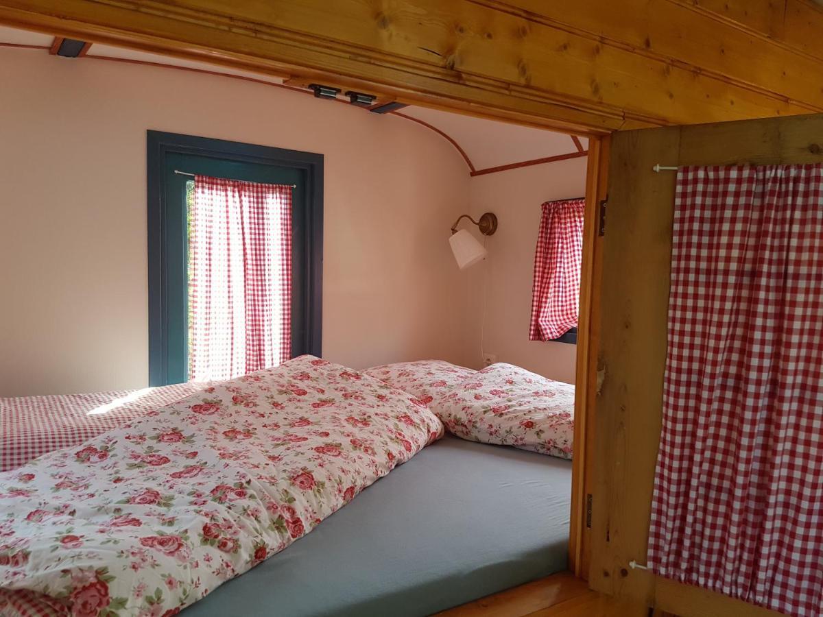 Вилла Gezellig Pipowagen In Остворне Экстерьер фото